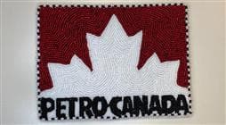 Un logo Petro-Canada réalisé par Zelda Stevens.