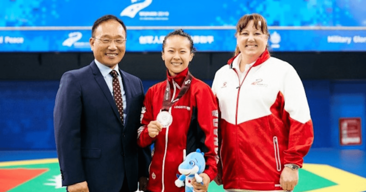A picture of Yvette Yong with medal