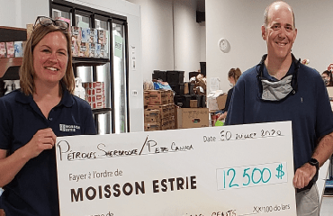 Pétroles Sherbrooke a fait un don de 12 500 $ à l'organisme de bienfaisance local Moisson Estrie.